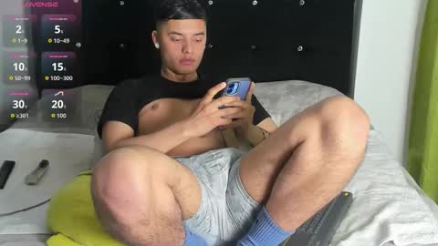 Snapshot of samuelholt chatting on 01/10/26, 09:30 Samuel online show from 01/10/26, 09:30