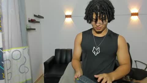 Snapshot of samxx_muscle chatting on 05/18/26, 02:45 samxx_muscle online show from 05/18/26, 02:45