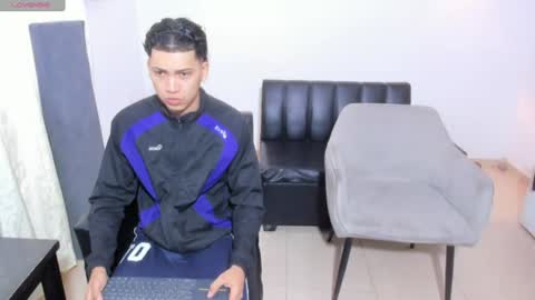Snapshot of samxx_muscle chatting on 06/25/26, 02:21 samxx_muscle online show from 06/25/26, 02:21