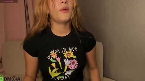 Snapshot of samy_bae chatting on 02/19/25, 12:57 Samantha online show from 02/19/25, 12:57