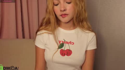 Snapshot of samy_bae chatting on 02/26/25, 10:20 Samantha online show from 02/26/25, 10:20