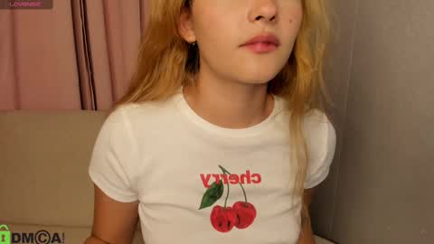 Snapshot of samy_bae chatting on 03/05/25, 12:49 Samantha online show from 03/05/25, 12:49