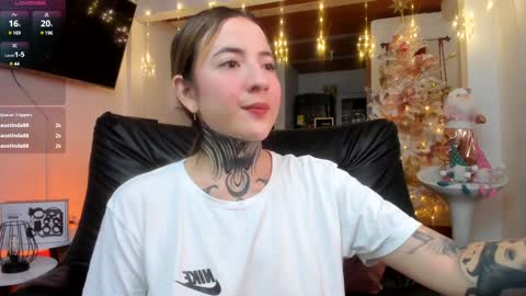 Snapshot of samyortiz_ chatting on 12/06/24, 02:13 Samy and Juan online show from 12/06/24, 02:13