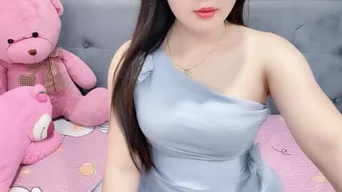 sanami_sian_ online show from 10/17/25, 02:26