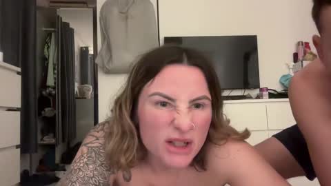 Snapshot of sandb250 chatting on 03/09/25, 12:00 sandb250 online show from 03/09/25, 12:00