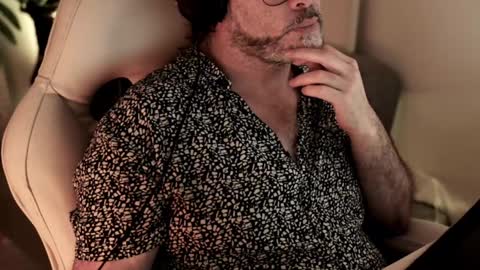 Sanders online show from 12/24/24, 05:27