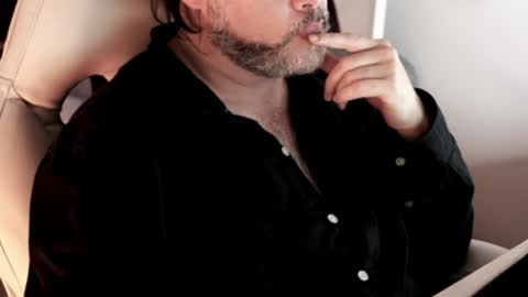 Sanders online show from 12/31/24, 01:04