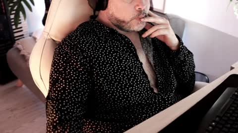 Sanders online show from 01/06/25, 01:53