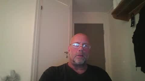 Snapshot of sandnesrune523 chatting on 10/21/25, 05:46 sandnesrune523 online show from 10/21/25, 05:46