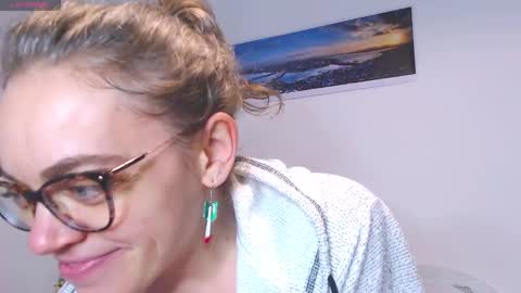 Snapshot of sandra10031989 chatting on 01/02/25, 07:40 Sandra online show from 01/02/25, 07:40