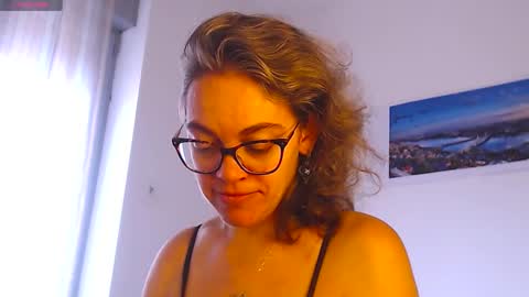 Snapshot of sandra10031989 chatting on 10/22/25, 01:11 Sandra online show from 10/22/25, 01:11