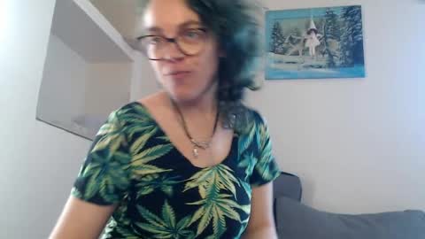 Snapshot of sandra10031989 chatting on 03/27/26, 03:45 Sandra online show from 03/27/26, 03:45