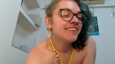 Snapshot of sandra10031989 chatting on 04/14/26, 05:41 Sandra online show from 04/14/26, 05:41