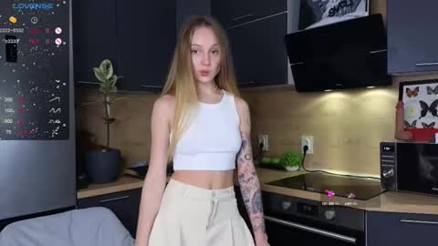 Snapshot of sandra_buika chatting on 03/04/25, 04:41 Sandra      Lillys Page    online show from 03/04/25, 04:41