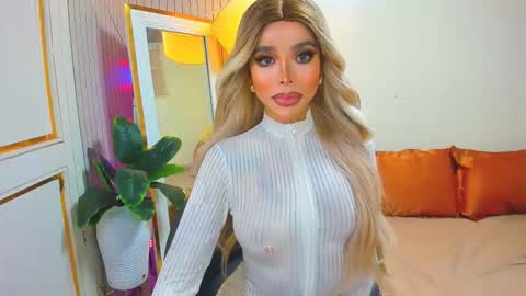 Sandra Hornball online show from 12/15/25, 04:22