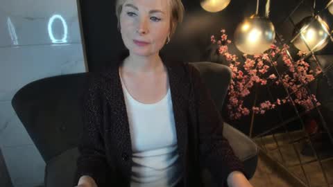 Snapshot of sandra_kind chatting on 01/25/25, 06:45 Sandra online show from 01/25/25, 06:45