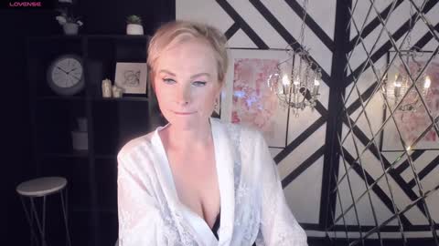 Snapshot of sandra_kind chatting on 02/04/25, 08:24 Sandra online show from 02/04/25, 08:24