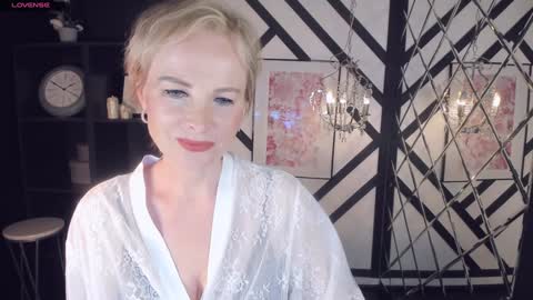 Snapshot of sandra_kind chatting on 02/04/25, 11:27 Sandra online show from 02/04/25, 11:27