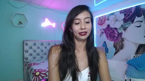 Snapshot of sandra_petite19 chatting on 04/04/26, 10:40 sandra online show from 04/04/26, 10:40