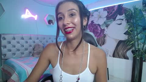 Snapshot of sandra_petite19 chatting on 04/05/26, 11:13 sandra online show from 04/05/26, 11:13