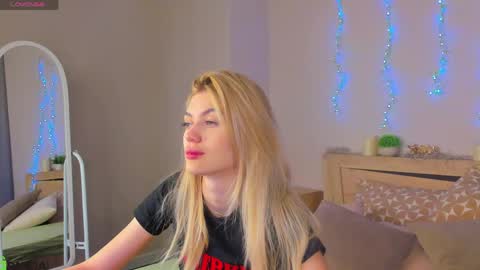 Snapshot of sandraa_anderson chatting on 05/17/26, 11:12 sandraa_anderson online show from 05/17/26, 11:12