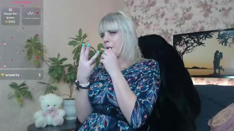 sandrawoolf online show from 12/10/24, 08:49