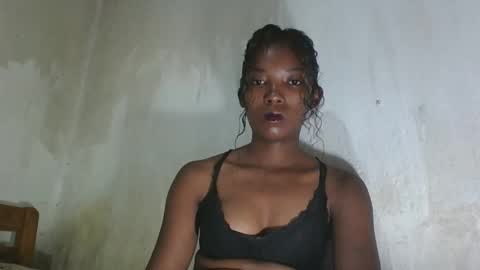 Snapshot of sandrine718 chatting on 05/05/26, 11:29 sandrine718 online show from 05/05/26, 11:29