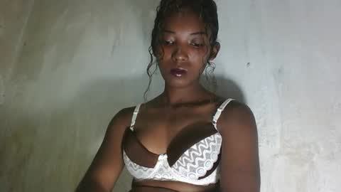Snapshot of sandrine718 chatting on 05/06/26, 07:46 sandrine718 online show from 05/06/26, 07:46
