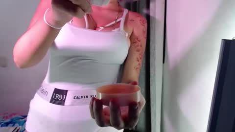 Snapshot of sandy_straw chatting on 11/16/25, 12:05 sandy_straw online show from 11/16/25, 12:05