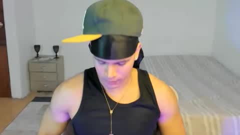 Snapshot of sant_wahlberg chatting on 05/15/26, 05:25 Sant online show from 05/15/26, 05:25