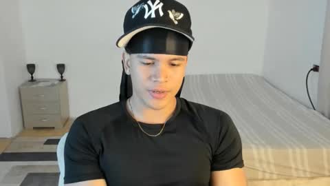 Snapshot of sant_wahlberg chatting on 06/03/26, 12:13 Sant online show from 06/03/26, 12:13