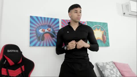 Snapshot of santana_maximo chatting on 05/19/26, 12:22 Maximo Santana online show from 05/19/26, 12:22