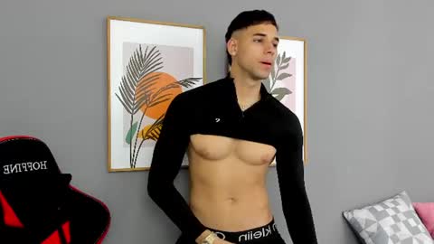 Snapshot of santana_maximo chatting on 07/02/26, 12:44 Maximo Santana online show from 07/02/26, 12:44