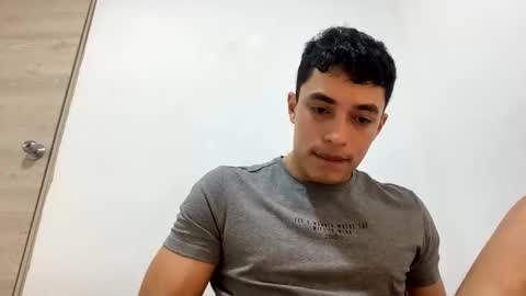 Snapshot of santi36rt chatting on 05/19/26, 01:56 santi36rt online show from 05/19/26, 01:56
