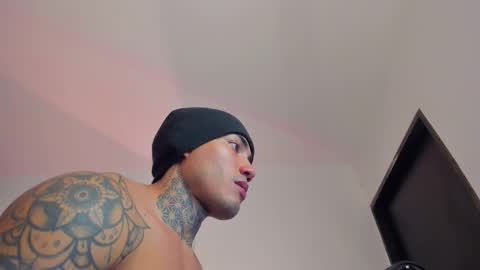 Snapshot of santi__ferrer chatting on 11/09/25, 02:43 Santi Ferrer online show from 11/09/25, 02:43