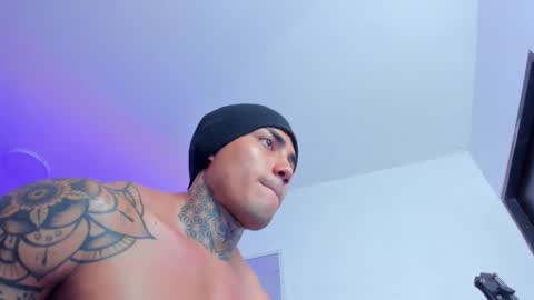 Snapshot of santi__ferrer chatting on 11/22/25, 06:51 Santi Ferrer online show from 11/22/25, 06:51