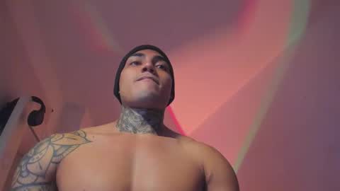 Snapshot of santi__ferrer chatting on 12/17/25, 01:00 Santi Ferrer online show from 12/17/25, 01:00