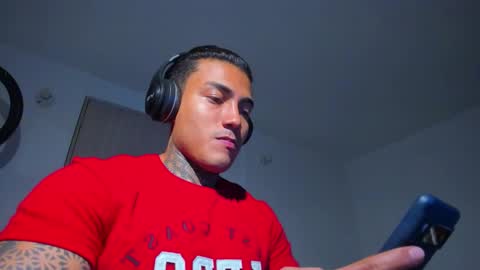 Snapshot of santi__ferrer chatting on 03/17/26, 01:43 Santi Ferrer online show from 03/17/26, 01:43