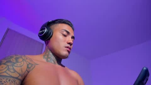 Snapshot of santi__ferrer chatting on 05/17/26, 02:31 Santi Ferrer online show from 05/17/26, 02:31