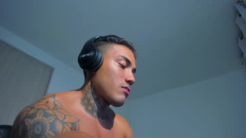 Snapshot of santi__ferrer chatting on 05/21/26, 01:34 Santi Ferrer online show from 05/21/26, 01:34