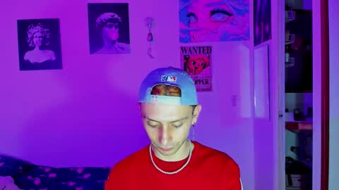 Snapshot of santi_mateo chatting on 11/16/25, 03:56 Santi online show from 11/16/25, 03:56