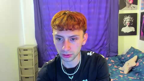 Snapshot of santi_mateo chatting on 12/18/25, 08:48 Santi online show from 12/18/25, 08:48