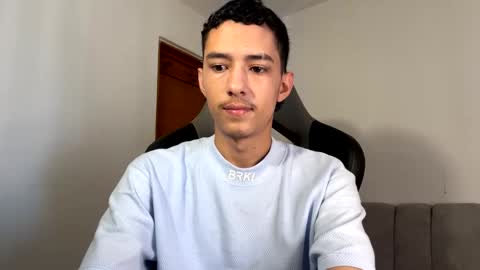 santi_twink19 online show from 01/07/25, 12:41