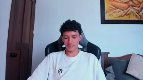 santi_twink19 online show from 09/26/25, 04:00