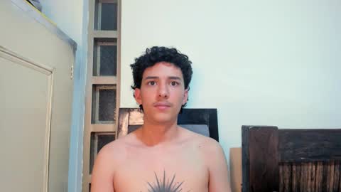 santi_twink19 online show from 10/04/25, 04:32
