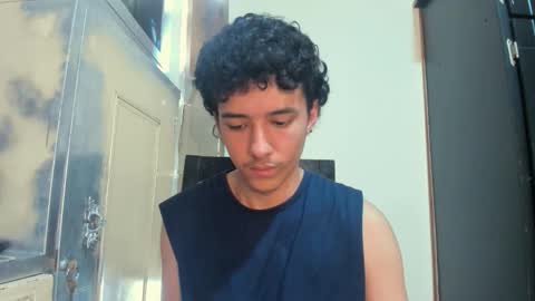 santi_twink19 online show from 11/11/25, 06:19