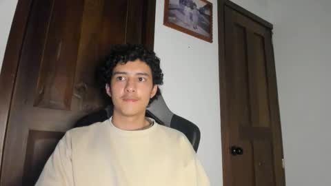 santi_twink19 online show from 12/22/25, 05:04