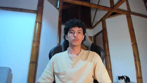 santi_twink19 online show from 02/07/26, 04:27