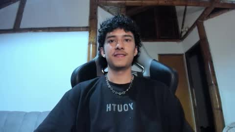 santi_twink19 online show from 02/16/26, 05:36