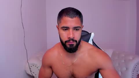 santiago_huntt online show from 02/17/25, 12:27
